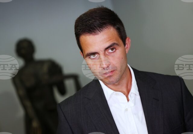 Сайтът, в който са публикувани видеата, заснети в гинекологичен кабинет в София, не е български и е бил с платен достъп, каза прокурор Николай Николаев