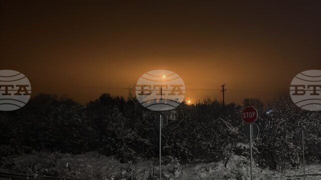 Светлини от специфично военно учение осветиха небето над учебен полигон Светлини от специфично военно учение осветиха небето над учебен полигон „Тюлбето“ в Казанлък