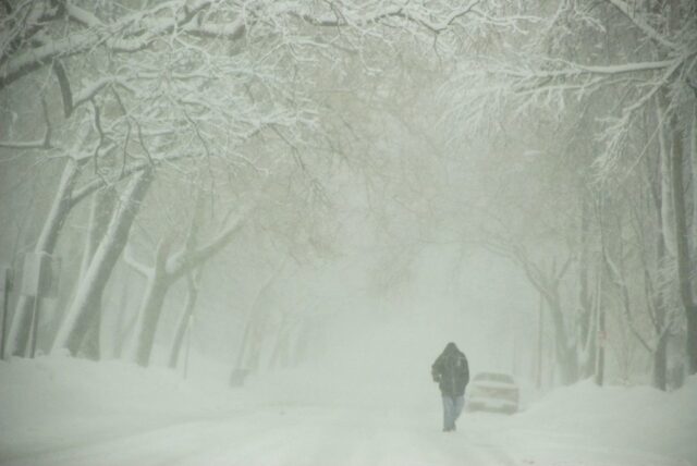Седмицата идва с нови валежи от сняг, температурите падат снежна буря, сняг