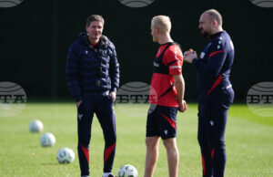 Сезонът на Кристъл Палас няма да приключи с отпадане от Лигата на конференциите, заяви мениджърът Оливер Глазнер