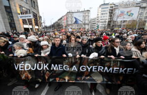 Привърженици на опозиционната партия "Тиса" протестират срещу посегателствата над малолетни