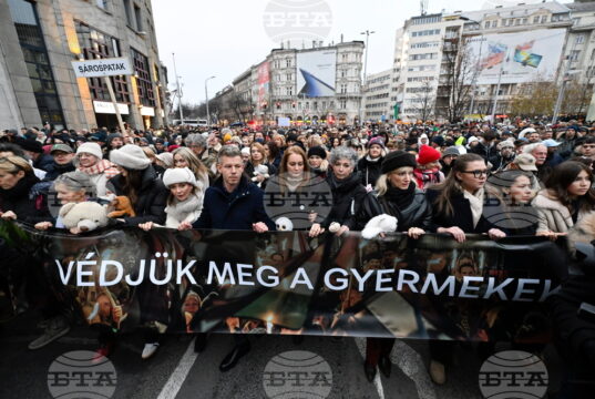 Привърженици на опозиционната партия "Тиса" протестират срещу посегателствата над малолетни