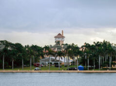 Сикрет Сървис заяви, че служители на агенцията са застреляли въоръжен мъж, който се опитал да проникне в обезопасения периметър на Мар-а-Лаго Сикрет Сървис заяви, че служители на агенцията са застреляли въоръжен мъж, който се опитал да проникне в обезопасения периметър на Мар-а-Лаго