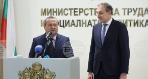 Служебният социален министър Хасан Адемов пое поста от Борислав Гуцанов