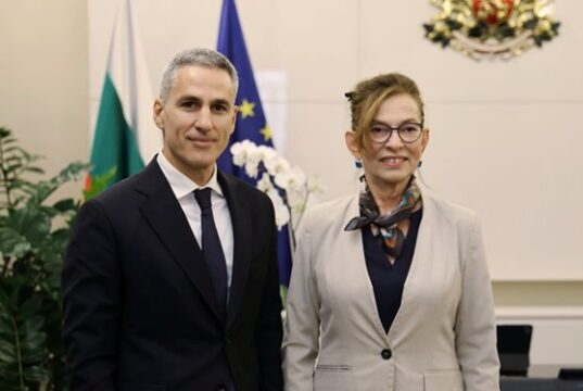 Среща на високо ниво: България и Германия задълбочават сътрудничеството си Премиерът Гюров се срещна с посланика на Германия Ирене Планк