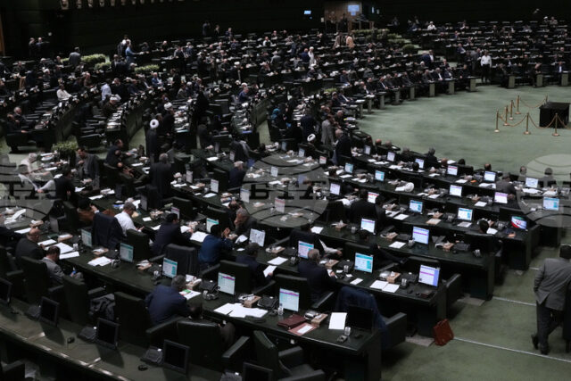 Техеран обяви европейските армии за „терористични“, нарастват очакванията за американска Техеран обяви европейските армии за „терористични“, нарастват очакванията за американска военна акция