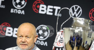 Треньорът на Лудогорец (Рз) Пер-Матиас Хьогмо показа уважение към Левски преди утрешния мач за Суперкупата и ги нарече "отбор с ясни идеи“