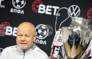 Треньорът на Лудогорец (Рз) Пер-Матиас Хьогмо показа уважение към Левски преди утрешния мач за Суперкупата и ги нарече "отбор с ясни идеи“