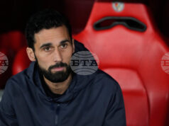 Треньорът на Реал Алваро Арбелоа: „Ако някой е недоволен, да дойде на сивия диван, но отборът е преди всеки“ Треньорът на Реал Алваро Арбелоа: "Ако някой е недоволен, да дойде на сивия диван, но отборът е преди всеки"