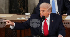 Тръмп се опита да успокои икономическите тревоги на американците преди междинните избори и се похвали с външнополитическите си успехи