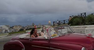 Туризмът в Куба потъва под натиска на американските санкции и намаляващите доставки на петрол от Венецуела