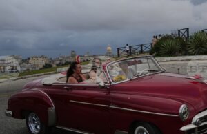 Туризмът в Куба потъва под натиска на американските санкции и намаляващите доставки на петрол от Венецуела Туризмът в Куба потъва под натиска на американските санкции и намаляващите доставки на петрол от Венецуела