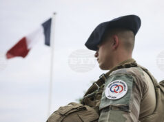 Френски войник почина, след като е бил случайно прострелян в главата по време на пиянска вечер в казарма