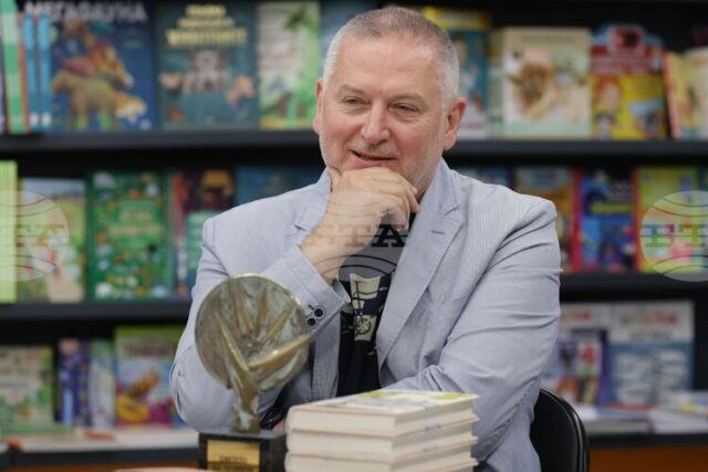 Френското издание на романа „Градинарят и смъртта“ на Георги Господинов Романът „Градинарят и смъртта“ е представен от в. „Нойе Цюрхер цайтунг“