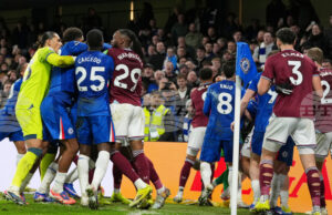 Футболната асоциация глоби Челси и Уест Хям