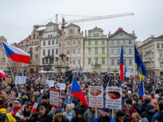 Хиляди се събраха на митинг в подкрепа на чешкия президент в спора му с външния министър Хиляди се събраха на митинг в подкрепа на чешкия президент в спора му с външния министър