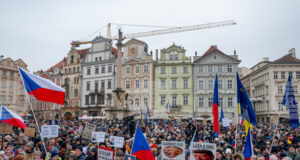 Хиляди се събраха на митинг в подкрепа на чешкия президент в спора му с външния министър