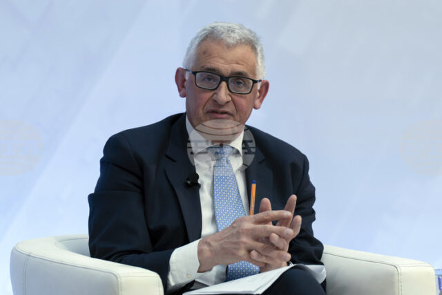 Цифровото евро ще намали разходите на малките и средни компании при разплащания, заяви членът на Изпълнителния съвет на ЕЦБ Пиеро Чиполоне