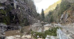 Част от пътя Велинград - Сърница е залят от река Чепинска, отсечката е затворена