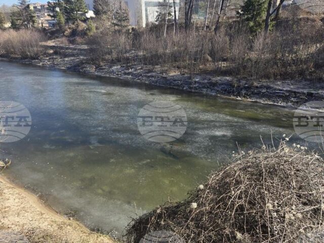 Червен код за обилни валежи е обявен за утре в област Смолян, извършва се постоянно наблюдение на речните нива, каза областният управител