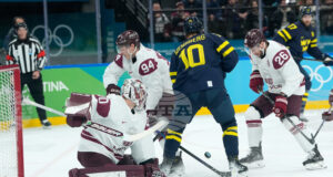 Швеция е последният четвъртфиналист на хокейния турнир при мъжете на Олимпийските игри в Милано-Кортина