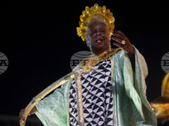 Школи по самба отдадоха почит към чернокожи бразилски писателки на парадите си на карнавала в Рио де Жанейро Школи по самба отдадоха почит към чернокожи бразилски писателки на парадите си на карнавала в Рио де Жанейро