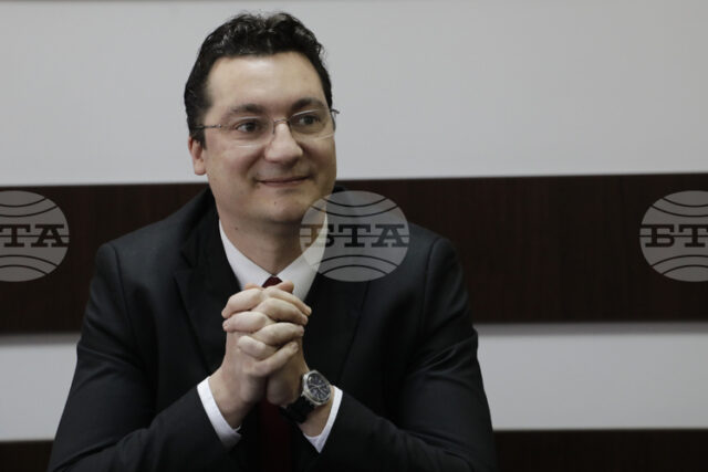 Ще се борим срещу система, доминирана от корупция, каза Крум Зарков от БСП