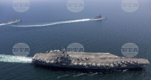 амолетоносачът "Ейбрахам Линкълн".