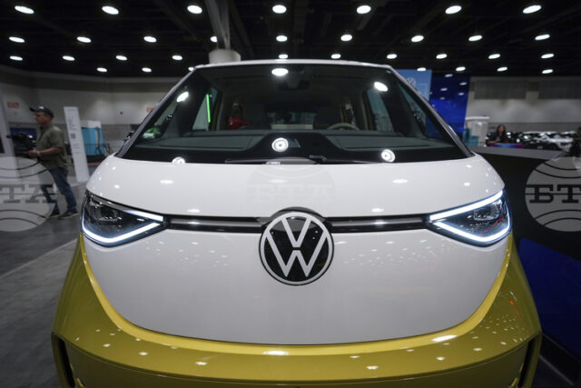 „Фолксваген“ е изпреварил „Тесла“ като лидер в продажбите на електромобили в Европа през 2025 г.