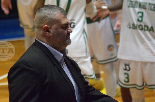 "Три мача не можем да победим Спартак нито веднъж", коментира след загубата от плевенския тим наставникът на Черно море Тича Васил Евтимов