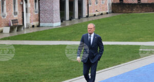 АКТУАЛИЗИРАНА 
                                                                                                Полското правителство продължава с изпълнението на програмата на ЕС за финансиране на отбраната въпреки ветото на президента Навроцки