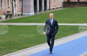 АКТУАЛИЗИРАНА 
                                                                                                Полското правителство продължава с изпълнението на програмата на ЕС за финансиране на отбраната въпреки ветото на президента Навроцки