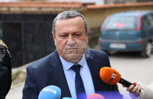 министър на труда и социалната политика Хасан Адемов