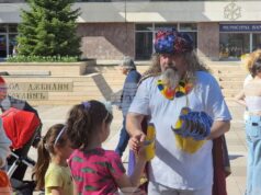 Актьорът и режисьор от Ямболския куклен театър Ангел Попов подготвя издание с детски коледни пиеси Актьорът и режисьор от Ямболския куклен театър Ангел Попов подготвя издание с детски коледни пиеси