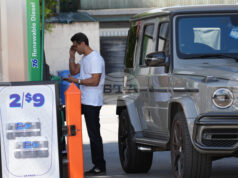 Американците очакват цените на бензина да се повишат след ударите в Иран, сочи социологическо проучване