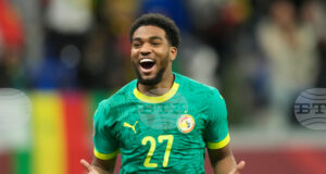 Астън Вила обмисля привличането на млад талант от Пари Сен Жермен