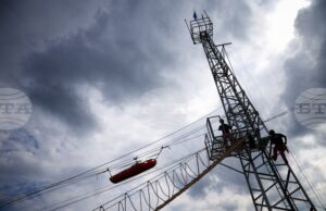 Бизнесът ще плаща утре с над 9 процента по-евтин ток в сравнение с днес, сочат данните на БНЕБ