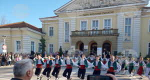 Шест ансамбъла от страната демонстрираха богатството на българските народни танци на празник в Ямбол