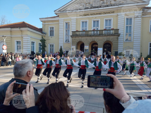 Шест ансамбъла от страната демонстрираха богатството на българските народни танци на празник в Ямбол