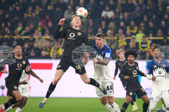 Борусия Дортмунд направи обрат срещу Хамбургер ШФ в мач с Борусия Дортмунд направи обрат срещу Хамбургер ШФ в мач с пет гола