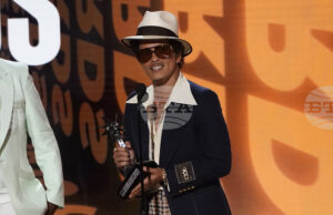 Бруно Марс се завърна на челна позиция в класацията на "Билборд" за сингли