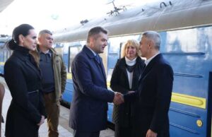 Българска делегация, водена от служебния премиер Андрей Гюров, е в Киев
