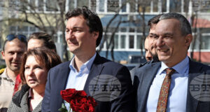 Българските политици трябва да се научат преди избори да говорят какво ще правят след тях, каза председателят на БСП Крум Зарков