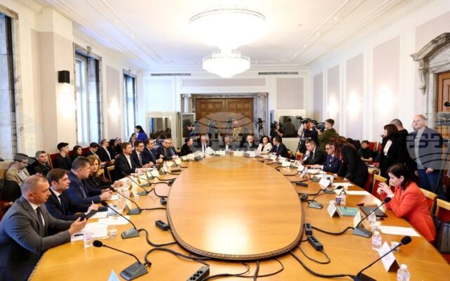 Бюджетната комисия към парламента ще разгледа промените в удължителния закон за бюджета на второ четене