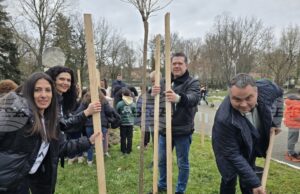 В „Алея на живата памет“ в Долни Дъбник засадиха дръвчета в чест на 125 години от рождението на Илия Бешков В "Алея на живата памет" в Долни Дъбник засадиха дръвчета в чест на 125 години от рождението на Илия Бешков
