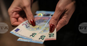 В Германия, Австрия и Швейцария парите в брой остават предпочитан метод на плащане, сочи проучване