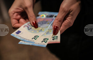 В Германия, Австрия и Швейцария парите в брой остават предпочитан метод на плащане, сочи проучване