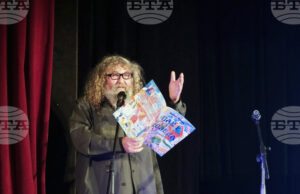 В Куклен театър – Ямбол беше представен сборникът с детски коледни пиеси на режисьора Ангел Попов В Куклен театър – Ямбол беше представен сборникът с детски коледни пиеси на режисьора Ангел Попов