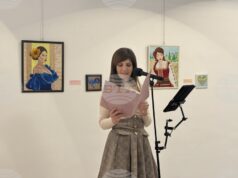 В Самоков маникюристката Илиана Пенева подреди благотворителна изложба с творби, създадени с техники и материали от маникюра