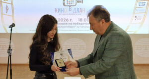 В Шумен наградиха отличените участници в десетото издание на фестивала за филми, заснети с мобилен телефон – „Кино в длан“